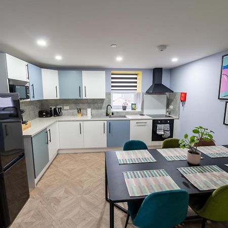 Aaron Wise - 51 Fitzhamon Apartments Cardiff Exterior photo