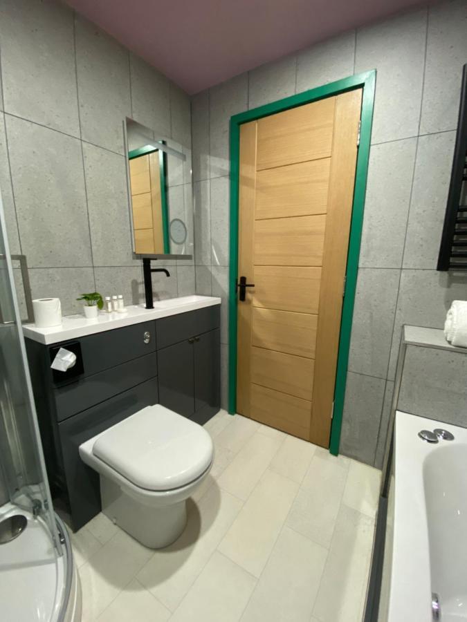 Aaron Wise - 51 Fitzhamon Apartments Cardiff Exterior photo