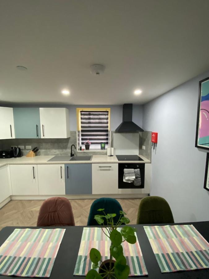 Aaron Wise - 51 Fitzhamon Apartments Cardiff Exterior photo