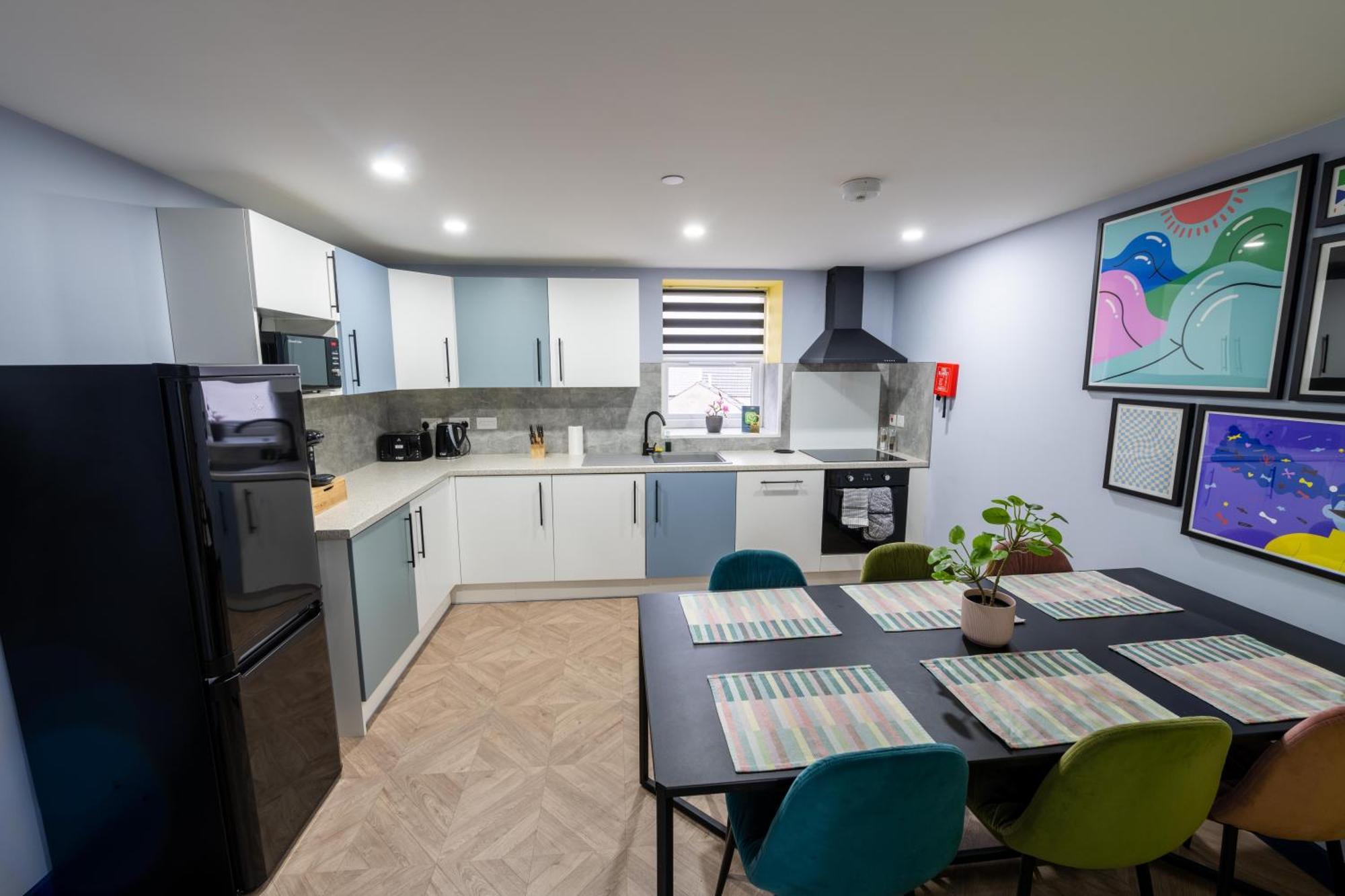 Aaron Wise - 51 Fitzhamon Apartments Cardiff Exterior photo