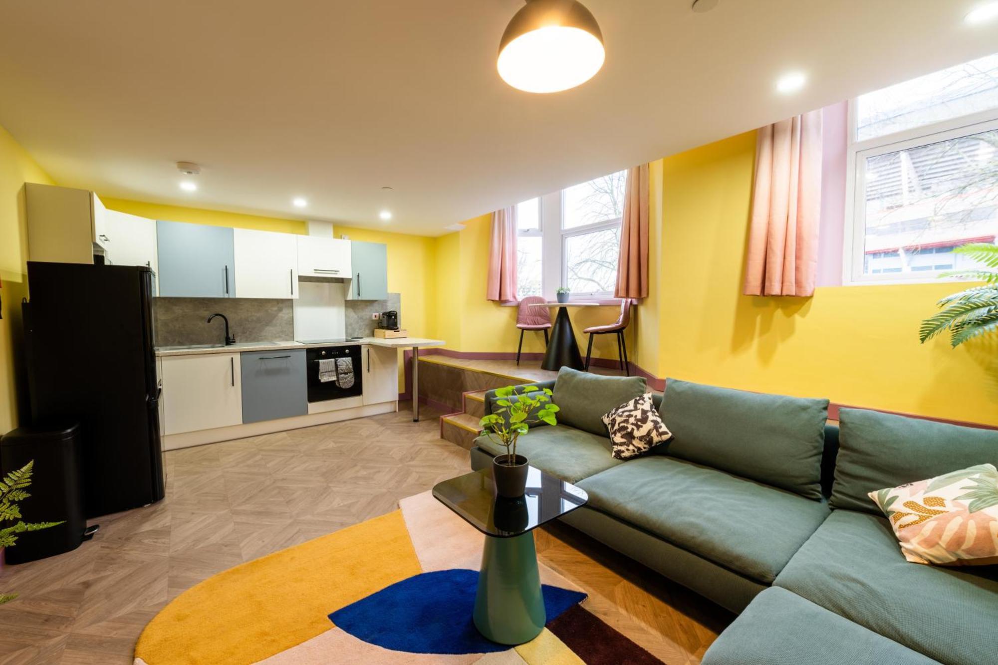 Aaron Wise - 51 Fitzhamon Apartments Cardiff Exterior photo